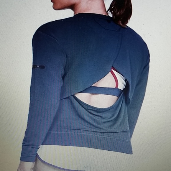 Under Armour Tops - NWT size XL Under Armour unstoppable knit crew